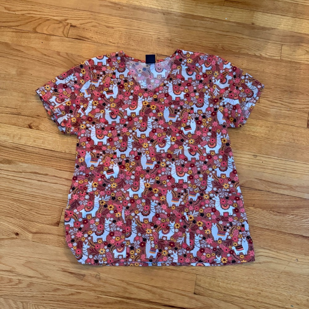 Zoe + Chloe Llama Floral Scrub Top Size Large Pink V-Neck Cotton Nurse Medical